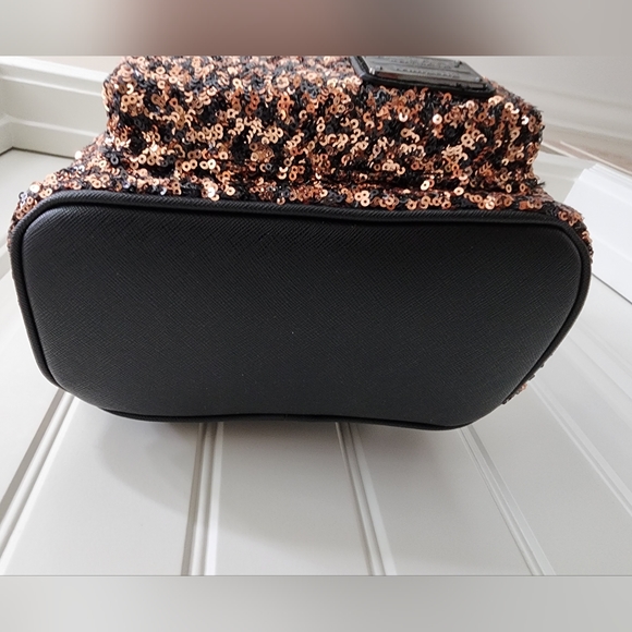 Loungefly Aulani bronze - Picture 7 of 8